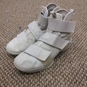 Lebron Soldier 10